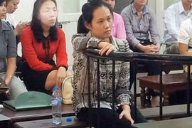 Giả mạo chữ ký Tổng giám đốc rút tiền mua nhà, ôtô và "nướng" vào cờ bạc