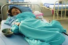 Nghĩ quẩn, uống thuộc diệt cỏ tự tử