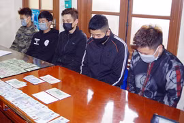 Triệt phá ổ nhóm đánh bạc trong quán cà phê