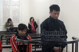 Quá khích, đánh cả Phó trưởng Công an xã chảy máu mũi