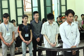 Đến nhà bạn gái chơi, hai thanh niên bị đâm thủng bụng, thấu tim tử vong