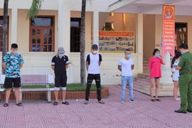 Gần 20 đối tượng tụ tập đến quán karaoke hát hò, sử dụng ma tuý