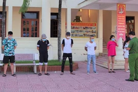 Gần 20 đối tượng tụ tập đến quán karaoke hát hò, sử dụng ma tuý