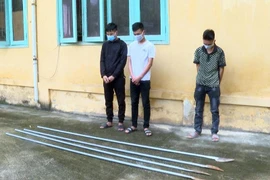 Xử phạt nhóm đối tượng mang hung khí ‘diễu phố’ rồi đăng tải lên facebook