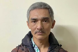 Lượn lờ quanh quán cà phê trộm cắp điện thoại iPhone8