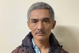 Lượn lờ quanh quán cà phê trộm cắp điện thoại iPhone8