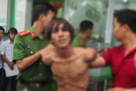 Vĩnh Phúc: Khống chế, bắt giữ đối tượng “ngáo đá” truy sát nhiều người thân trong gia đình