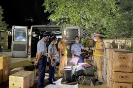 Lạng Sơn: Phát hiện cả tấn xúc xích, ruốc gà không rõ nguồn gốc 