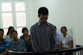 Ham mê cờ bạc, túng quẫn sát hại con gái chưa đầy một tuổi