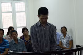 Ham mê cờ bạc, túng quẫn sát hại con gái chưa đầy một tuổi