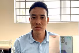 Công nhân vận hành máy xúc tàng trữ trái phép chất ma túy