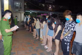 Bắt quả tang 26 đối tượng thuê nhà nghỉ để sử dụng trái phép chất ma tuý