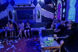 Rượu say, chủ quán karaoke ‘mời’ khách vào hát và sử dụng ma tuý