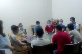 Phát hiện nhà hàng phục vụ gần 20 người nước ngoài tụ tập không đeo khẩu trang