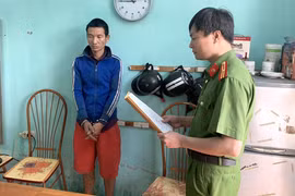 Gã đàn ông nhiều lần hiếp dâm con riêng của vợ 