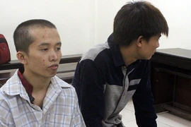 "Đi đêm lắm có ngày gặp ma"