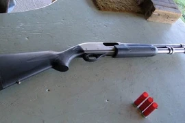 Xách súng "dằn mặt" bạn chát "chém gió" trên facebook