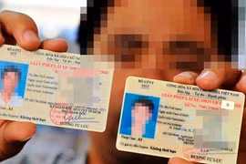 Bằng lái xe ô tô còn thời hạn không bắt buộc phải đổi sang thẻ PET
