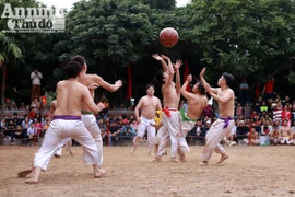 Xem trai làng Thúy Lĩnh vật cầu đầu xuân