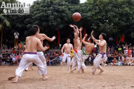 Xem trai làng Thúy Lĩnh vật cầu đầu xuân