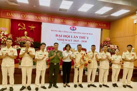 Nâng cao năng lực lãnh đạo, xây dựng Đảng bộ Công an phường Bạch Mai trong sạch, vững mạnh