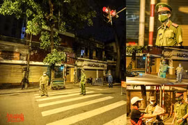 [Ảnh] Những "chốt chặn sống" trắng đêm ngăn Covid-19