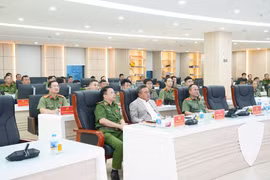 Chủ tịch Hà Nội biểu dương nỗ lực không mệt mỏi của Công an Thủ đô trong bảo vệ sự kiện A80