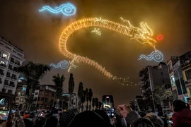 Trình diễn ánh sáng bằng drone chào mừng 70 năm Ngày Giải phóng Thủ đô