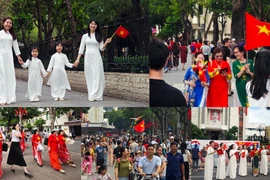 Người Hà Nội tự hào mang cờ Tổ quốc tô điểm phố phường rực rỡ