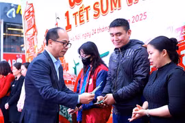 Ấm áp Tết Sum vầy, chia sẻ yêu thương