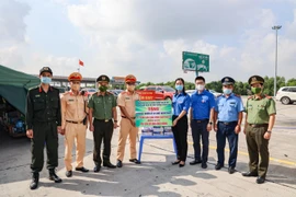 Thanh niên Công an Thủ đô tiếp sức tuyến đầu chống dịch ở chốt cửa ngõ Thủ đô