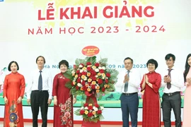 Chủ tịch Hà Nội đánh trống khai giảng tại trường THPT Chuyên Hà Nội - Amsterdam