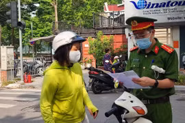 Hà Nội yêu cầu thực hiện nghiêm giãn cách xã hội, cán bộ, công chức chỉ đến công sở khi thực sự cần thiết