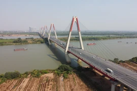 Hà Nội đề xuất xây dựng hệ thống tàu điện treo 1 ray dọc 2 bên sông Hồng