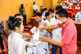 Cử tri Hà Nội lo lắng về tình trạng đấu giá đất cao rồi bỏ cọc