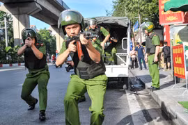 Chủ tịch UBND TP Hà Nội tặng bằng khen 3 cá nhân thuộc Công an Thủ đô