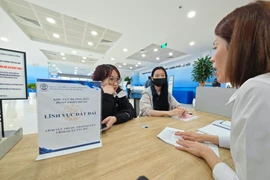 Hà Nội đặt tiêu chí với cán bộ phục vụ hành chính công để ngăn chặn “cò làm giấy tờ”