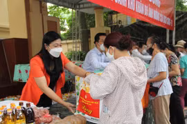 Thêm "gian hàng 0 đồng" hỗ trợ 300 người dân khó khăn ở quận Hoàn Kiếm