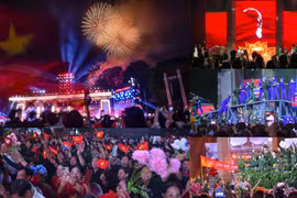 Hà Nội rực sáng pháo hoa ở Công viên Thống nhất mừng 50 năm Giải phóng miền Nam