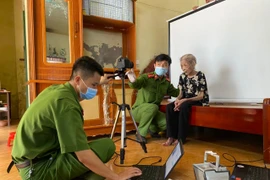 “Mệnh lệnh nơi trái tim” và những chuyện bình dị của tuổi trẻ Công an Thủ đô khi “chiến dịch" cấp CCCD gắn chip sắp về đích