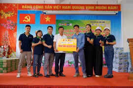 Vòng tay yêu thương - xoa dịu nỗi đau da cam