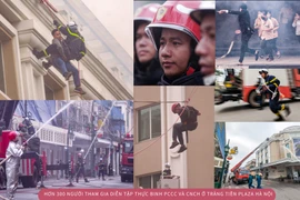 Xem cảnh sát PCCC đu dây cứu người trong buổi diễn tập ở trung tâm thương mại sát hồ Gươm 