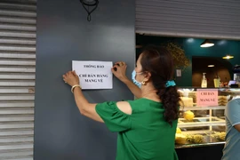 Hà Nội: Đóng cửa hàng cắt tóc, gội đầu, nhà hàng ăn uống, chỉ được bán mang về từ 0h ngày 13-7