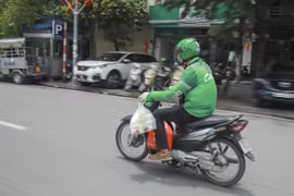 Hà Nội chính thức cấm shipper tự do, xem xét tiêm vaccine cho người vận chuyển hàng hóa thiết yếu