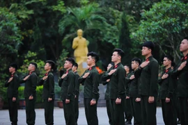Xem chiến sỹ nghĩa vụ Công an Hà Nội nhảy flashmob "Một vòng Việt Nam"