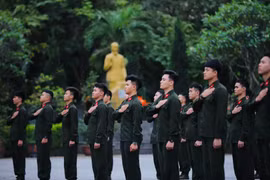 Xem chiến sỹ nghĩa vụ Công an Hà Nội nhảy flashmob "Một vòng Việt Nam"