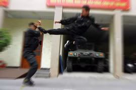 Chủ tịch Hà Nội tặng bằng khen 5 cá nhân thuộc Công an Thủ đô