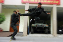 Chủ tịch Hà Nội tặng bằng khen 5 cá nhân thuộc Công an Thủ đô