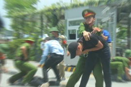 Chủ tịch Hà Nội tặng Bằng khen 8 cá nhân thuộc CATP