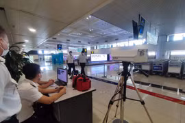 Giám sát chặt công tác kiểm dịch y tế tại sân bay Quốc tế Nội Bài